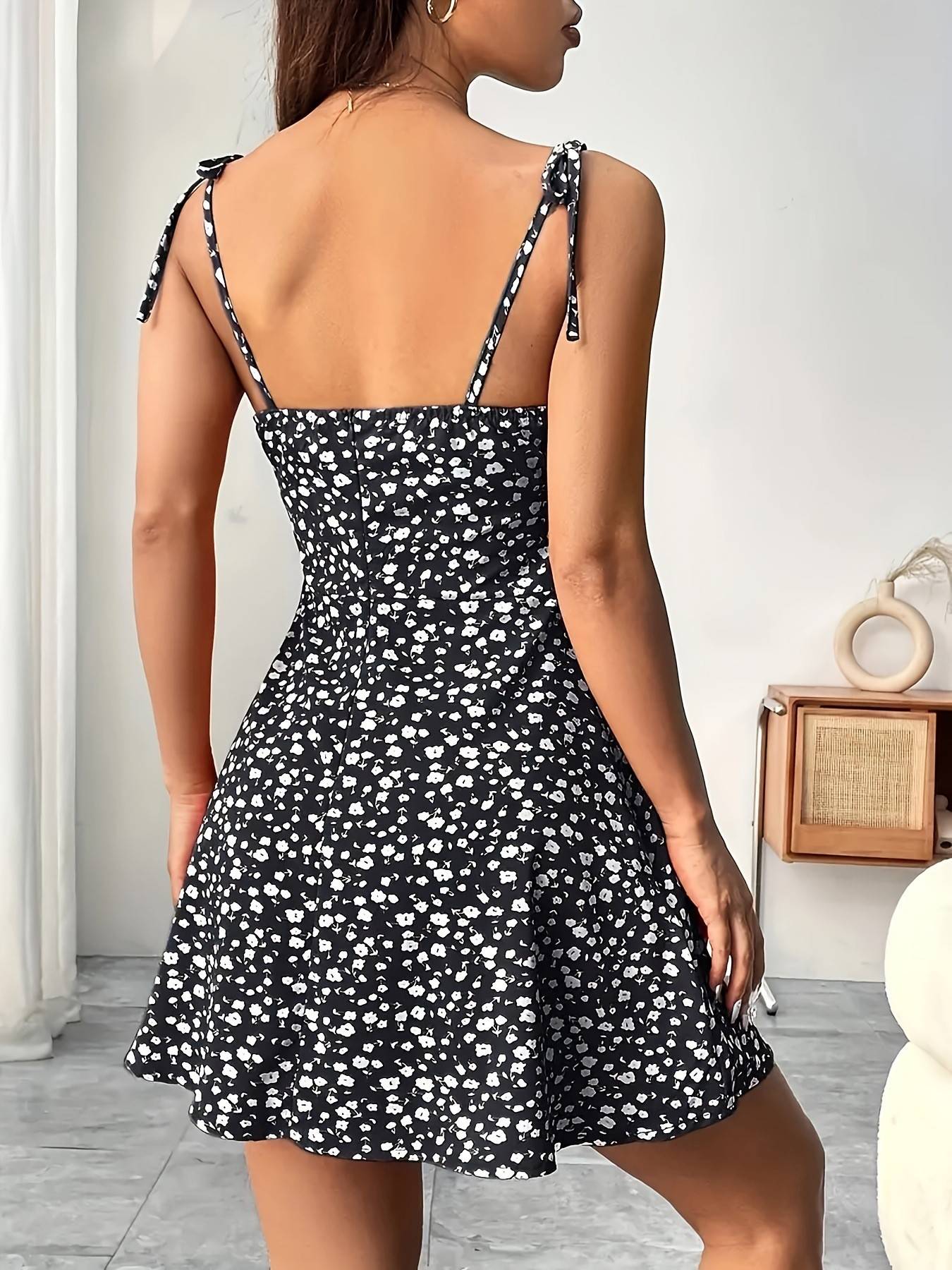 Vestido Praiano Com Alça Espaguete Floral de Verão